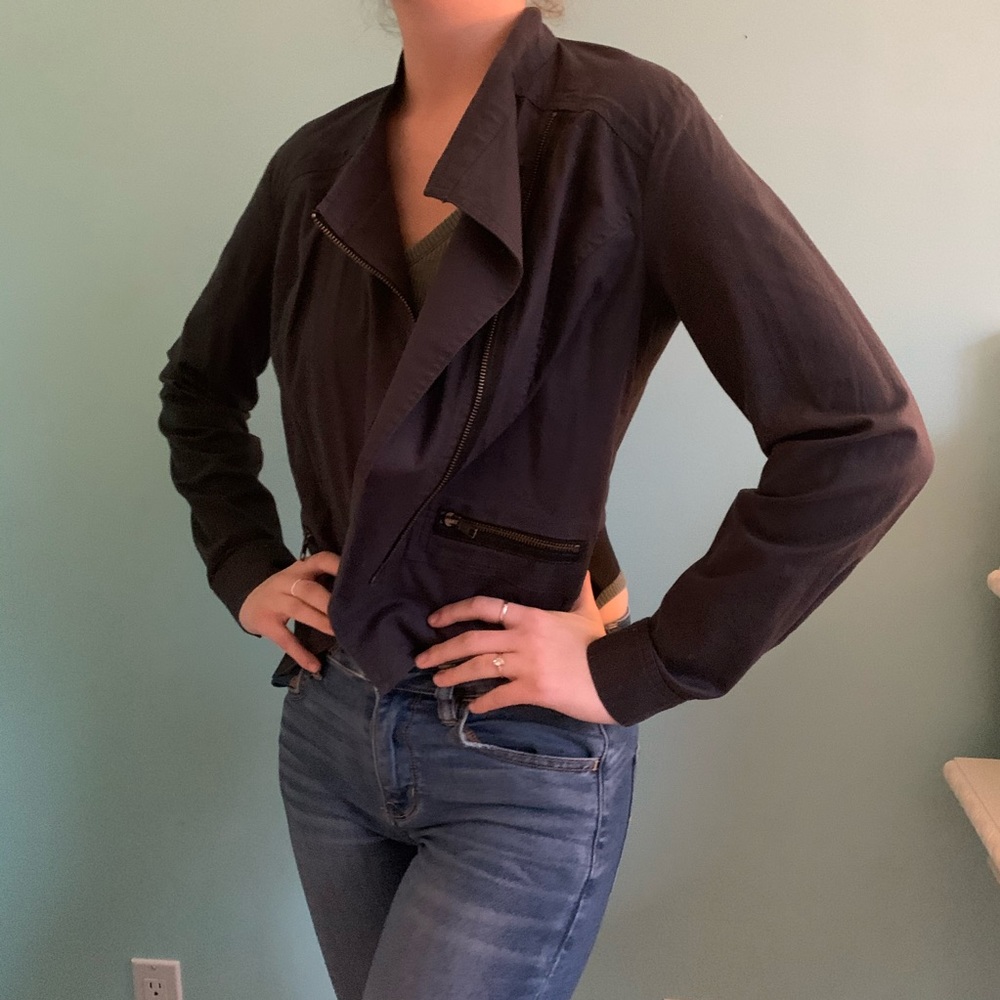 asymmetrical cropped grey jacket // cabi